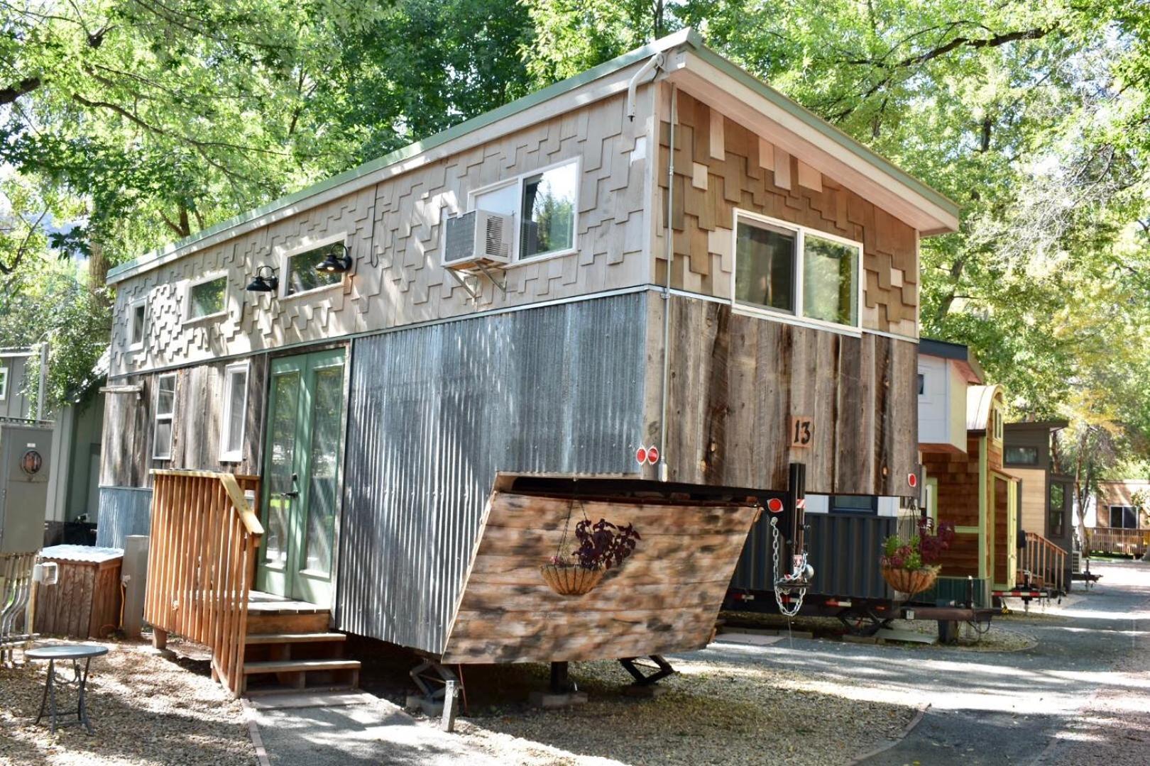 Weecasa Tiny Home Resort Лайонс Экстерьер фото